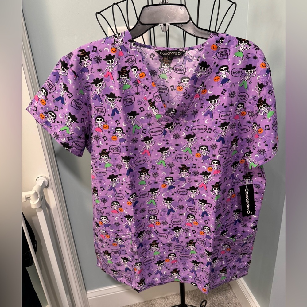 NEW Cassandra O Purple Halloween Women’s Large L scrub top Skeletons Spiders